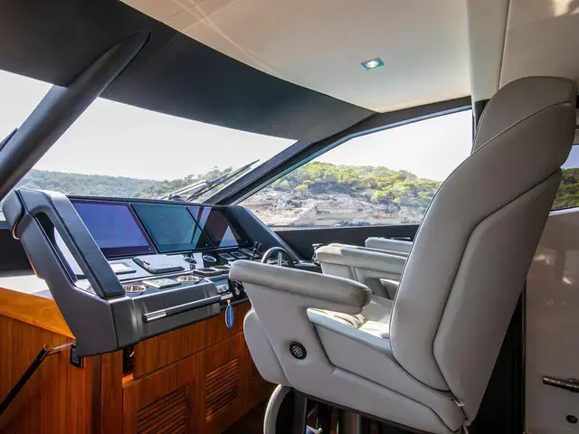 Sunseeker 86 Yacht