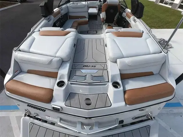 Malibu M235