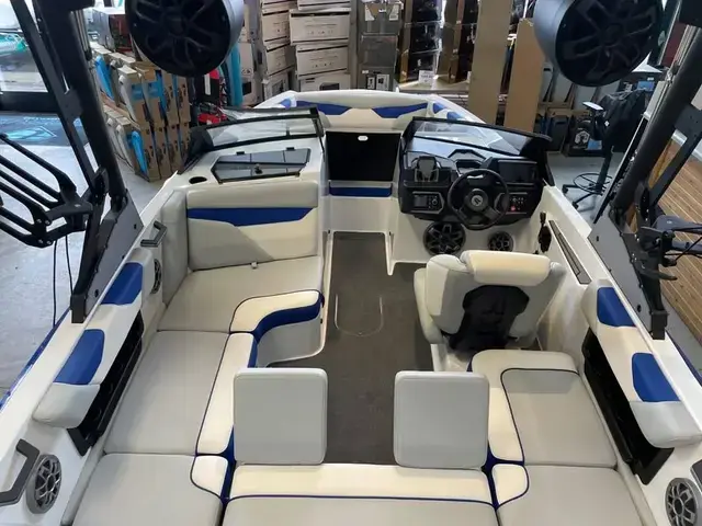 Axis Boats A20