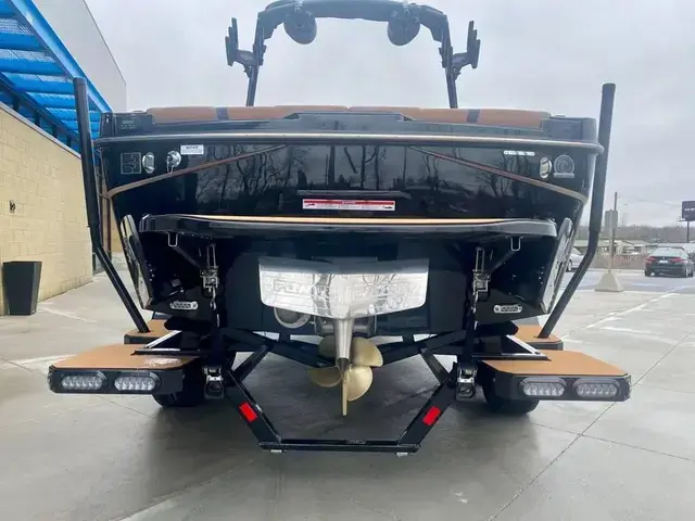 Axis Boats T220