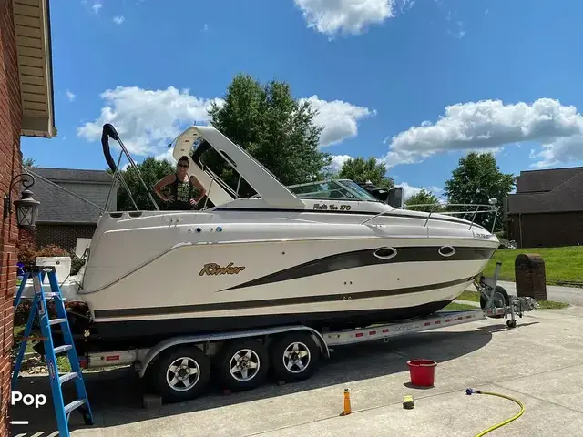 Rinker 270 Fiesta Vee