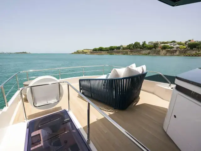 Ferretti Yachts 72