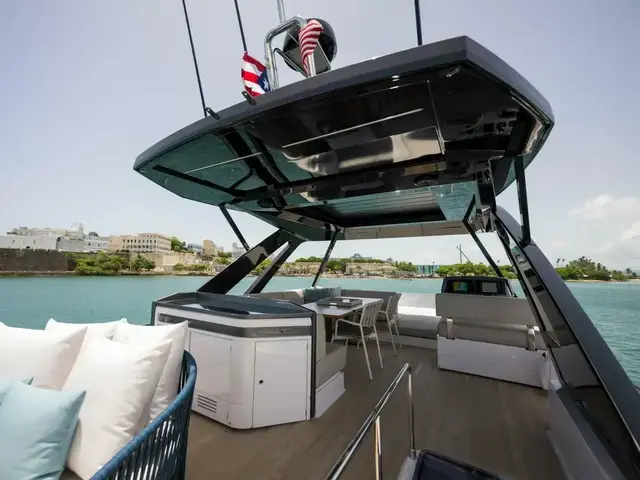 Ferretti Yachts 72