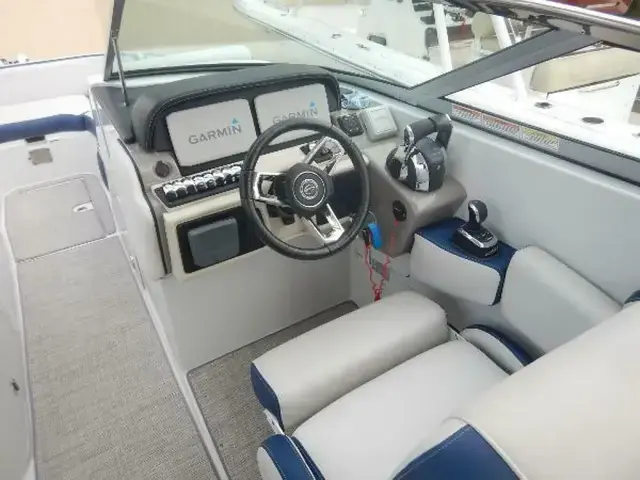 Crownline E305