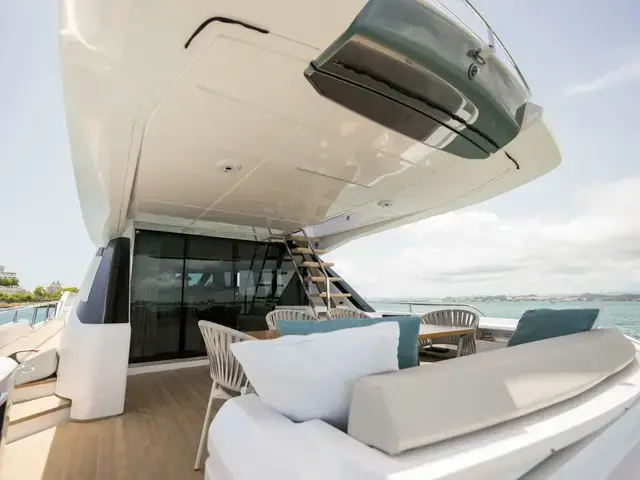 Ferretti Yachts 72