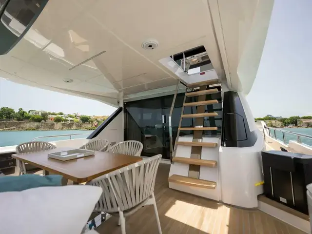 Ferretti Yachts 72