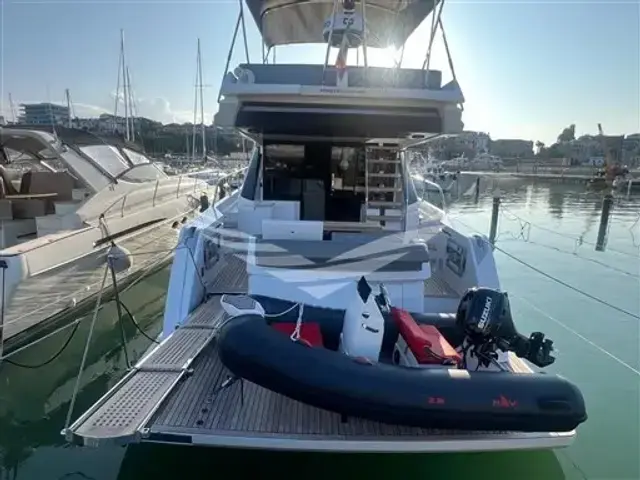 Ferretti Yachts 500