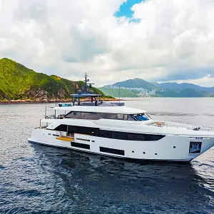 2019 Custom Line Navetta 33