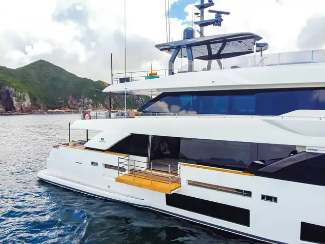 Custom Line Navetta 33