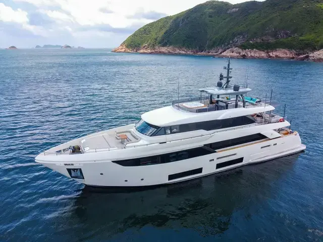 Custom Line Navetta 33