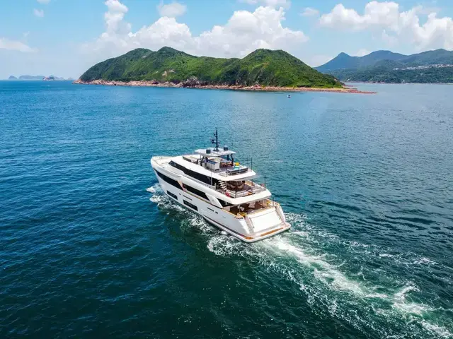 Custom Line Navetta 33