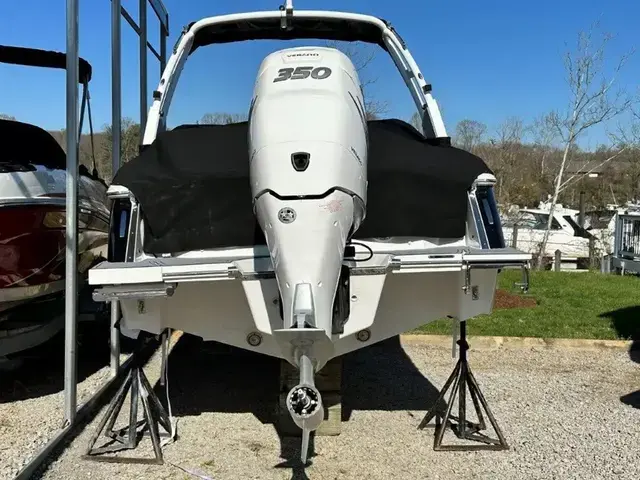 Cobalt R4 Outboard