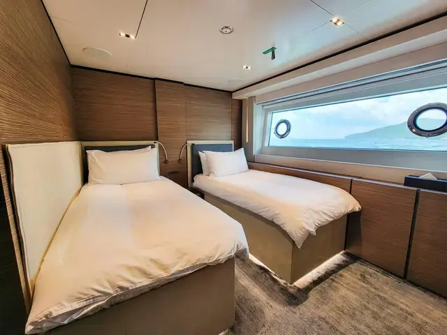 Custom Line Navetta 33