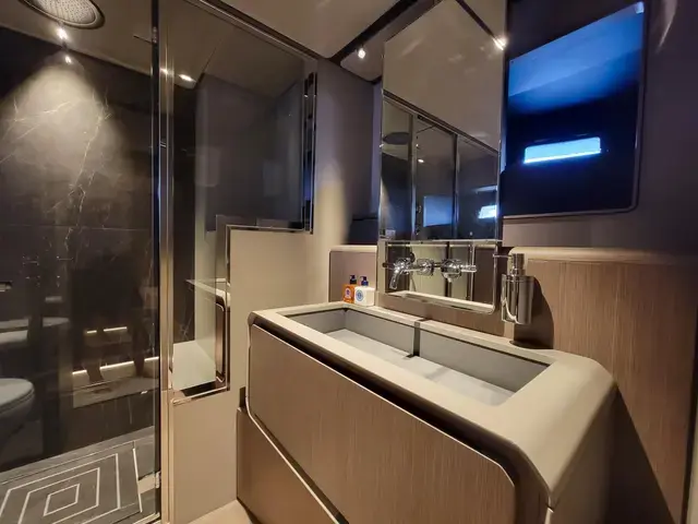 Ferretti Yachts Ferretti INFYNITO 90