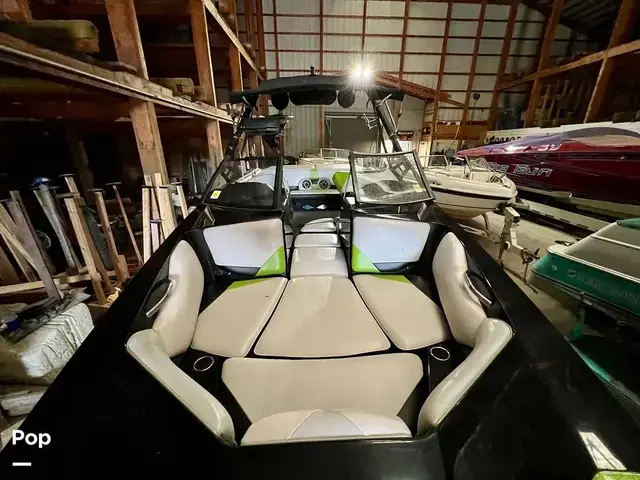 Axis Boats A22