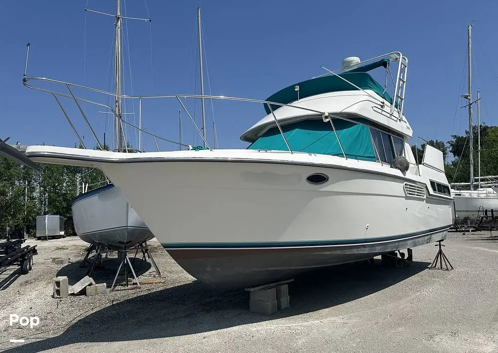 1995 Carver 325 aft cabin