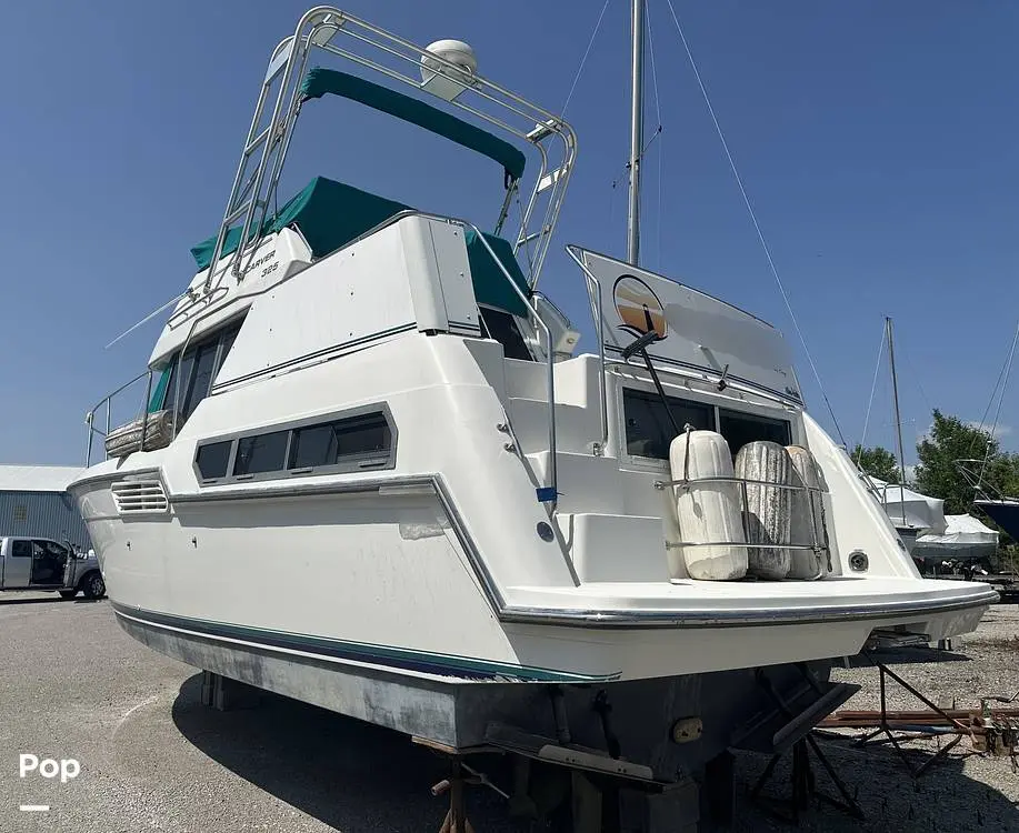 1995 Carver 325 aft cabin