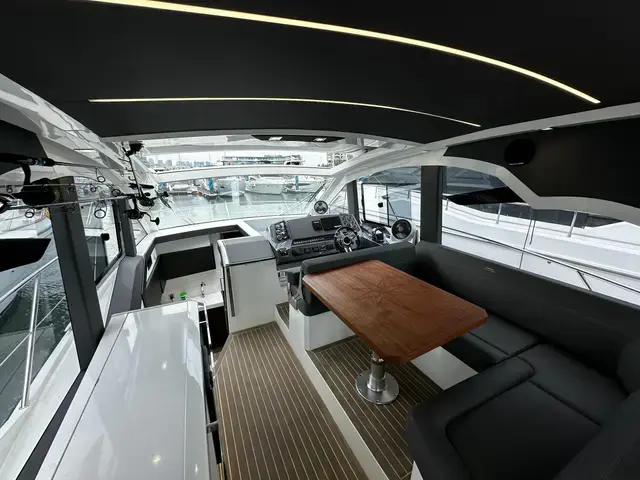 Galeon 425 HTS