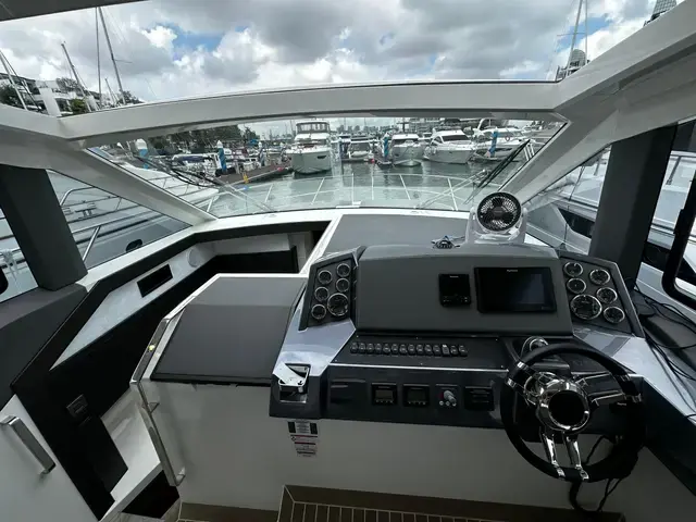 Galeon 425 HTS