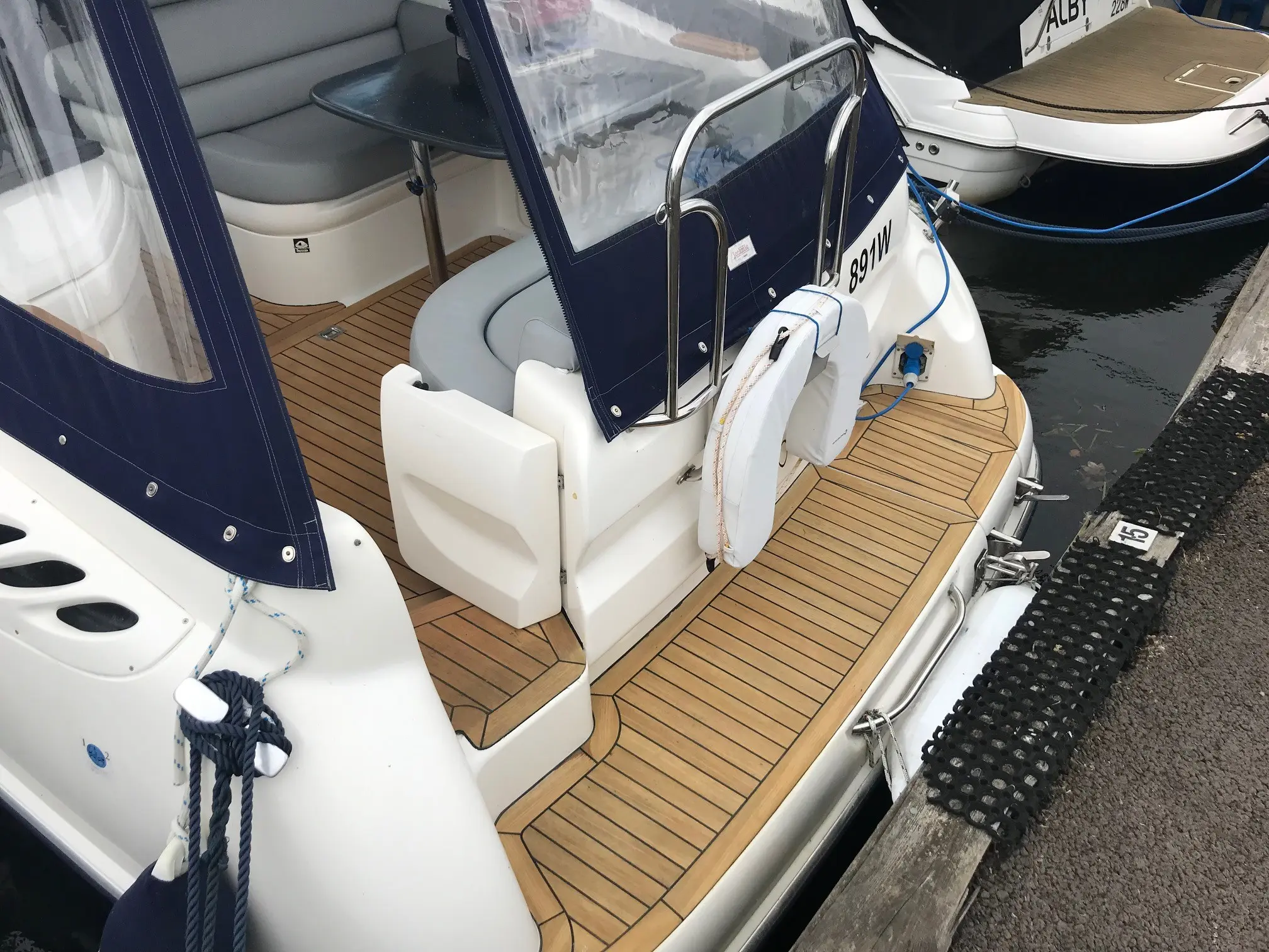 2004 Sealine s28