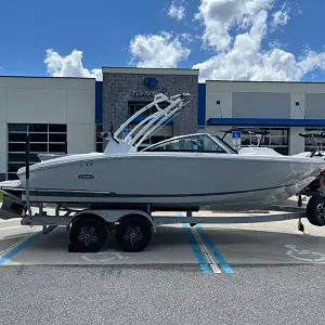 2022 Cobalt CS23 Surf