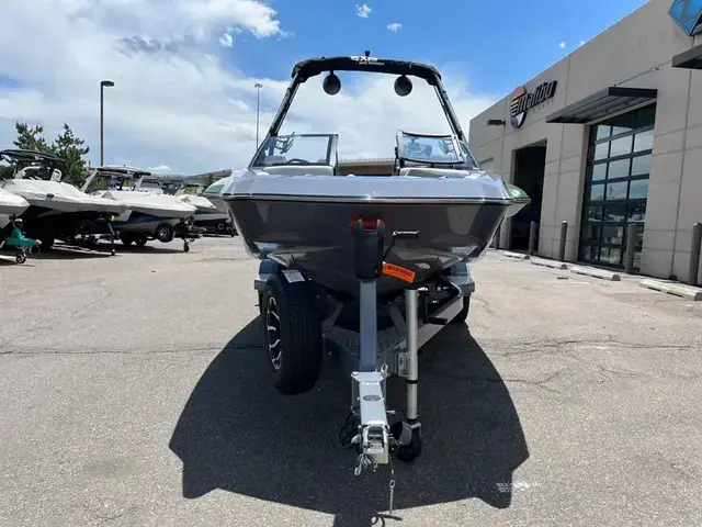 Axis Boats A20