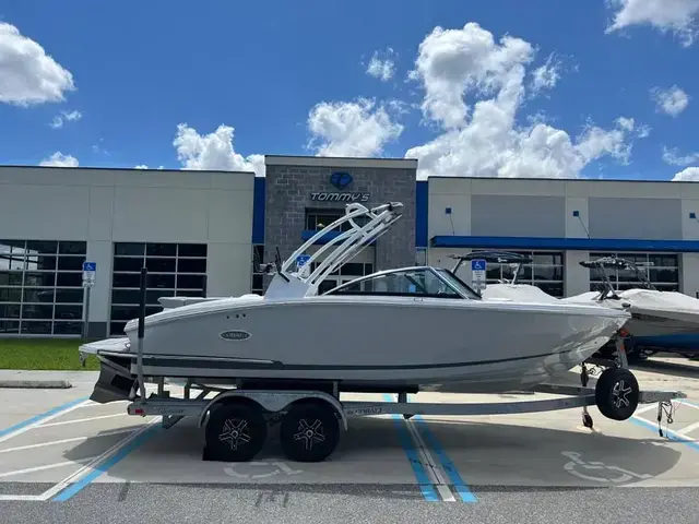 Cobalt CS23 Surf