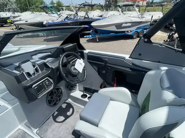 Axis Boats T235