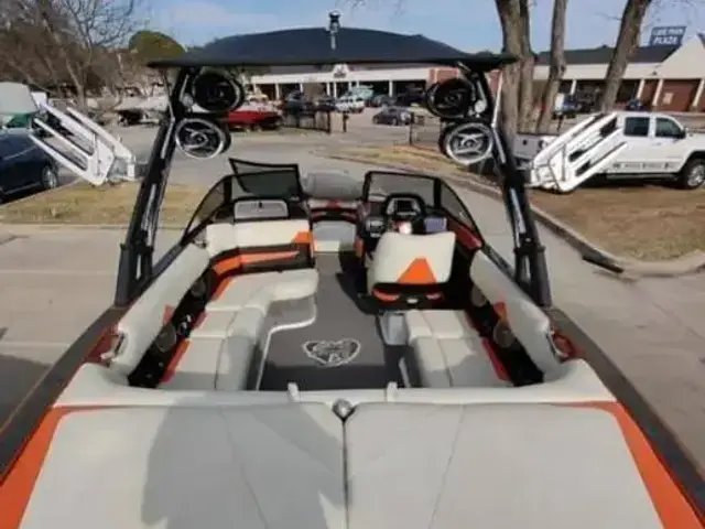 Malibu 23 LSV