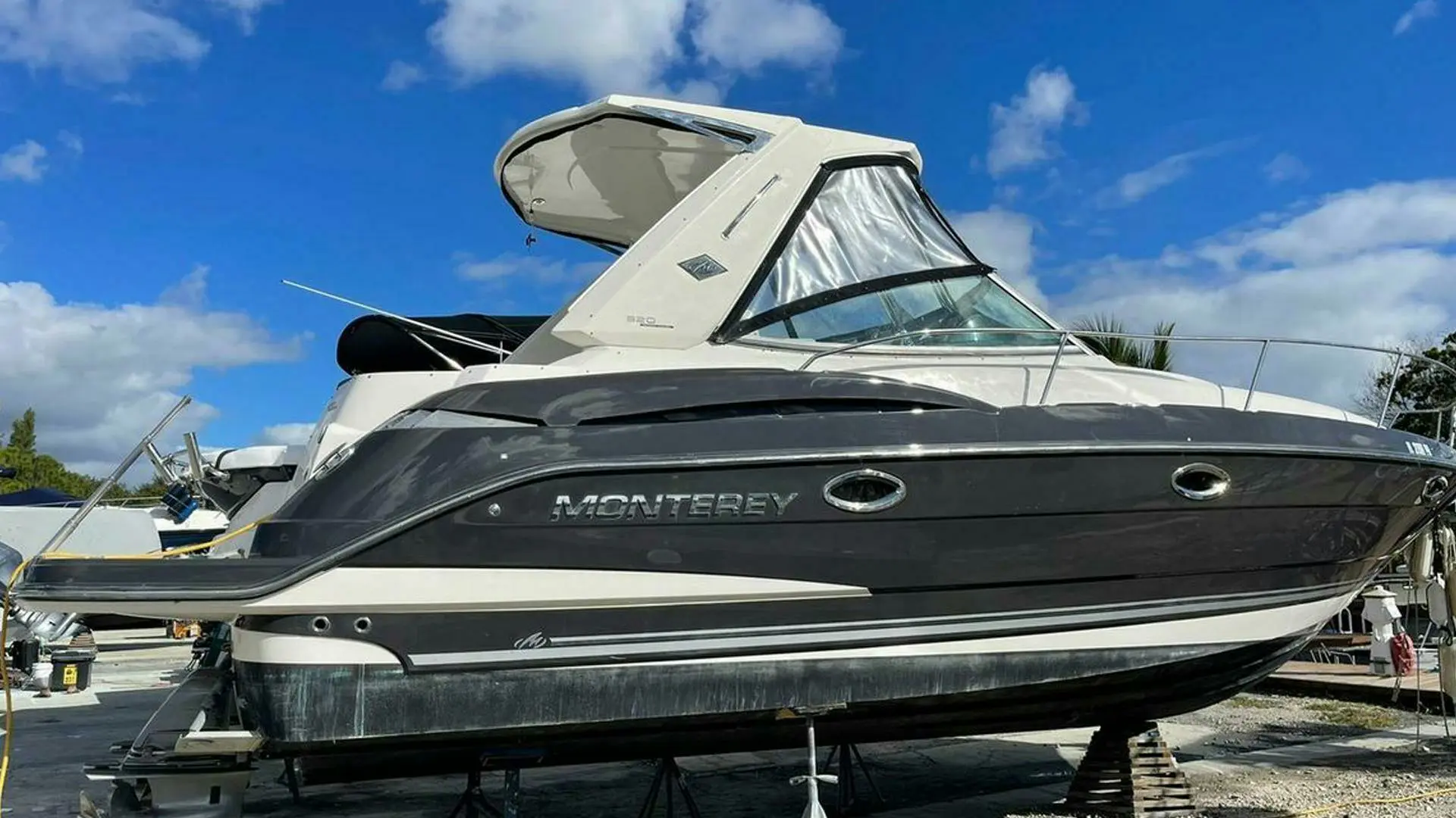 2014 Monterey 320 sport yacht