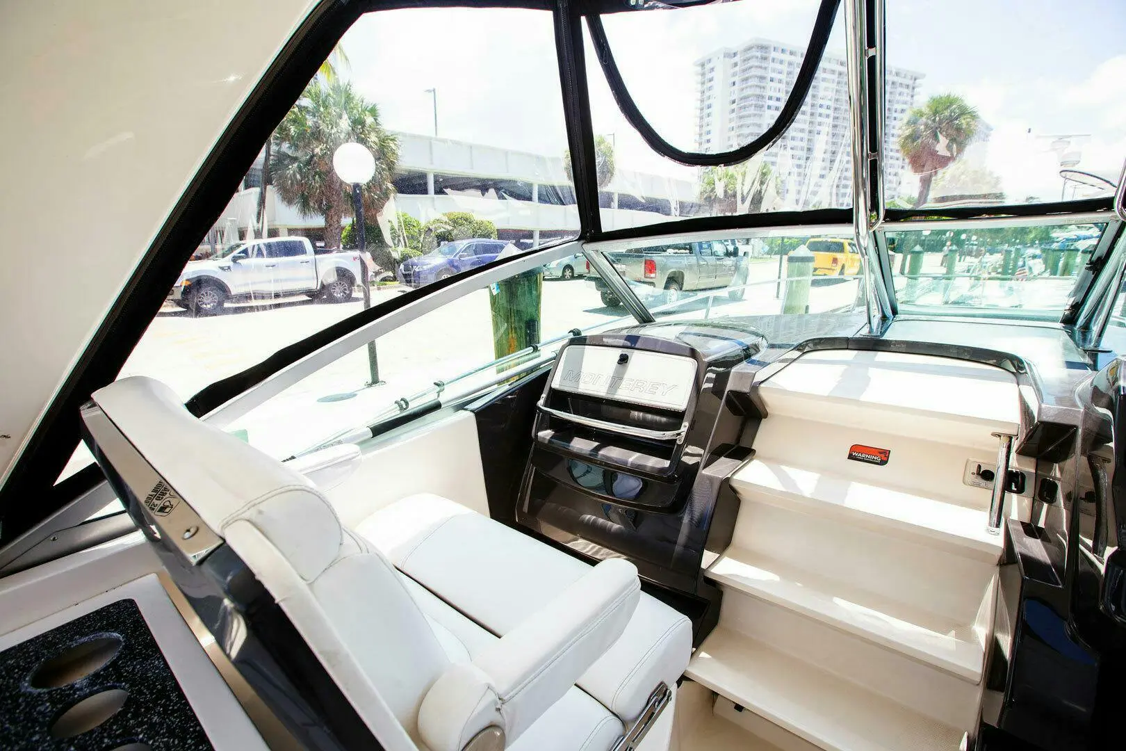 2014 Monterey 320 sport yacht