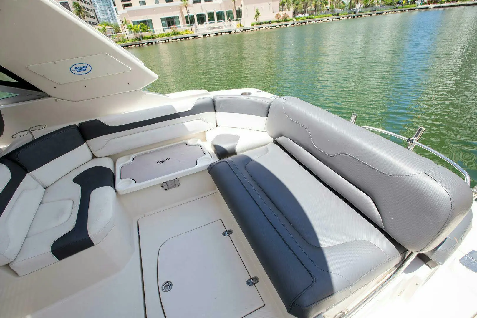 2014 Monterey 320 sport yacht