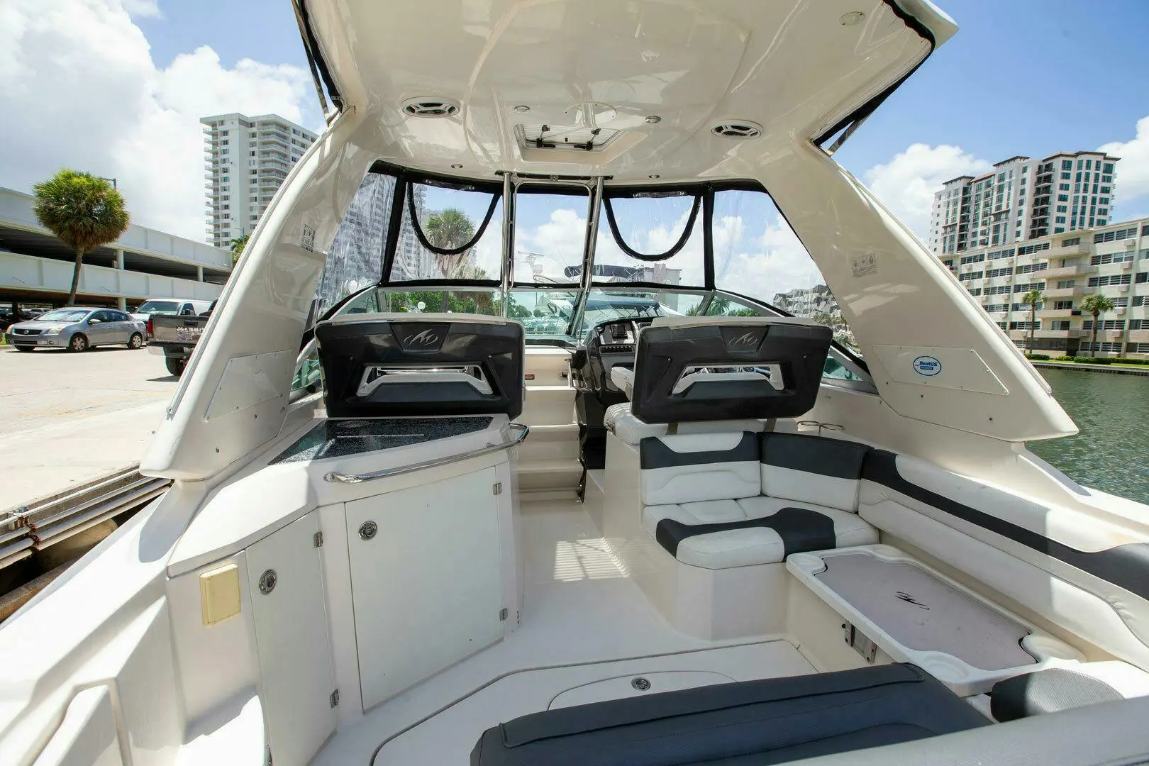 2014 Monterey 320 sport yacht