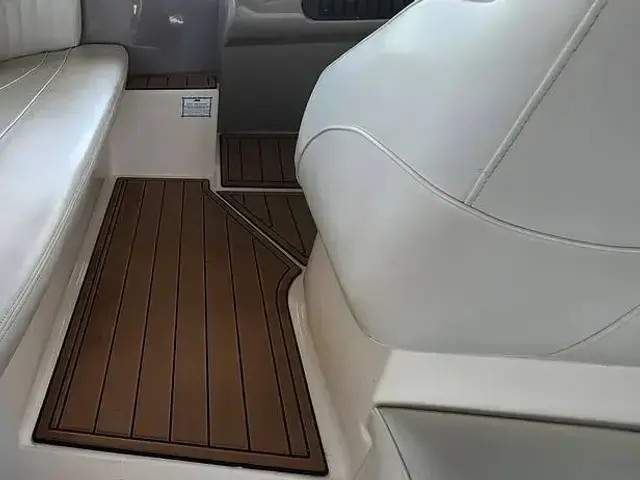 Cruisers Yachts 3772 Express