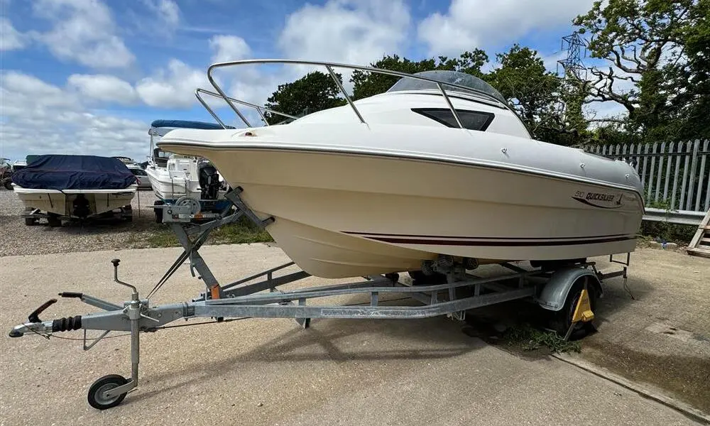 2004 Quicksilver 510 cruiser