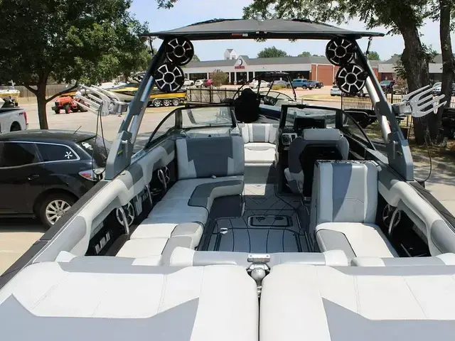 Malibu Wakesetter 25 LSV