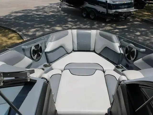 Malibu Wakesetter 25 LSV