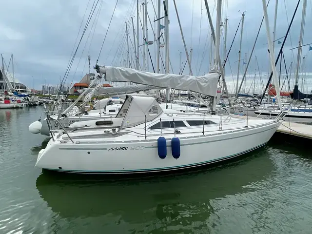 Maxi Yachts 900