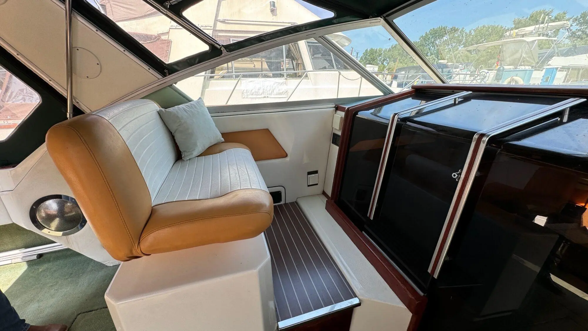 1989 Sea Ray 340 express cruiser