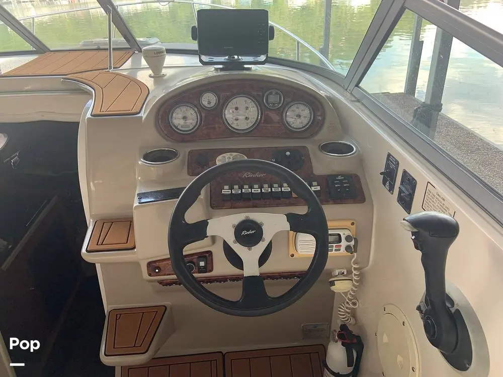 2003 Rinker fiesta vee 270