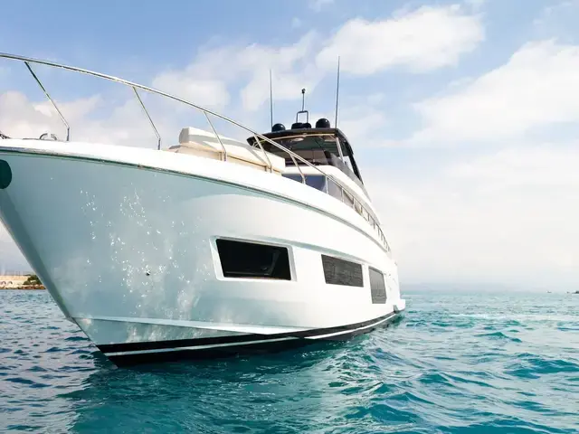 Ferretti Yachts 670