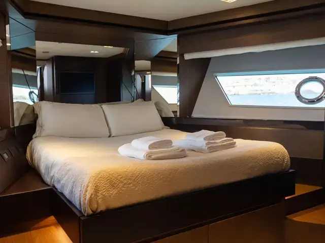 Ferretti Yachts 670