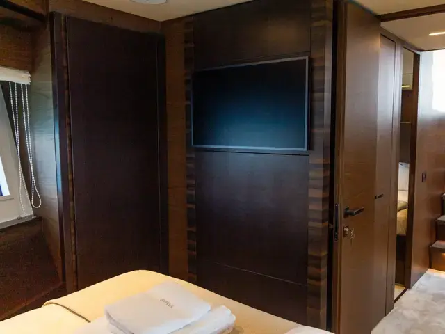 Ferretti Yachts 670