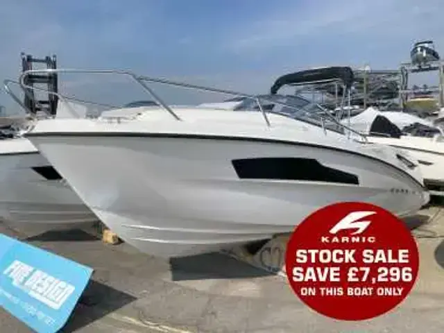 Karnic Boats SL600 cabin walk around