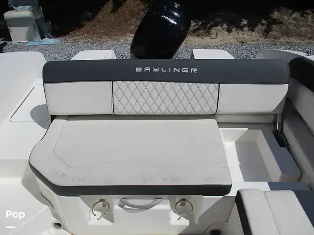 Bayliner DX2200