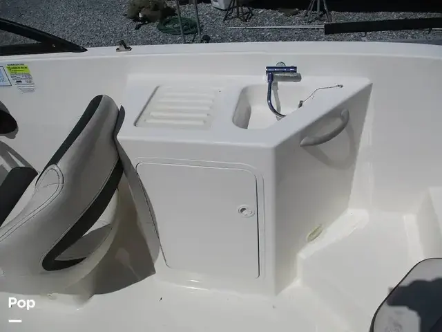 Bayliner DX2200