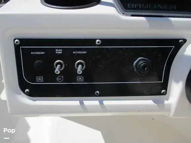 Bayliner DX2200