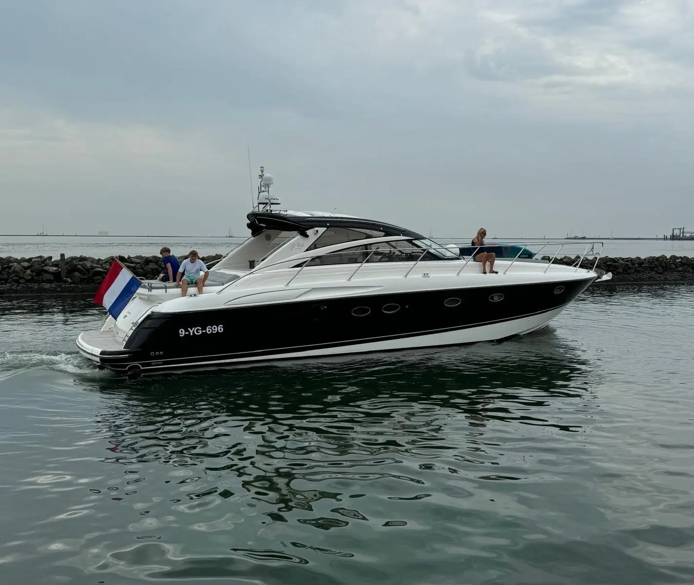 2004 Princess v48