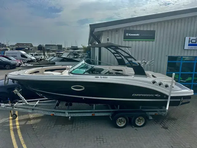 Chaparral 24 surf