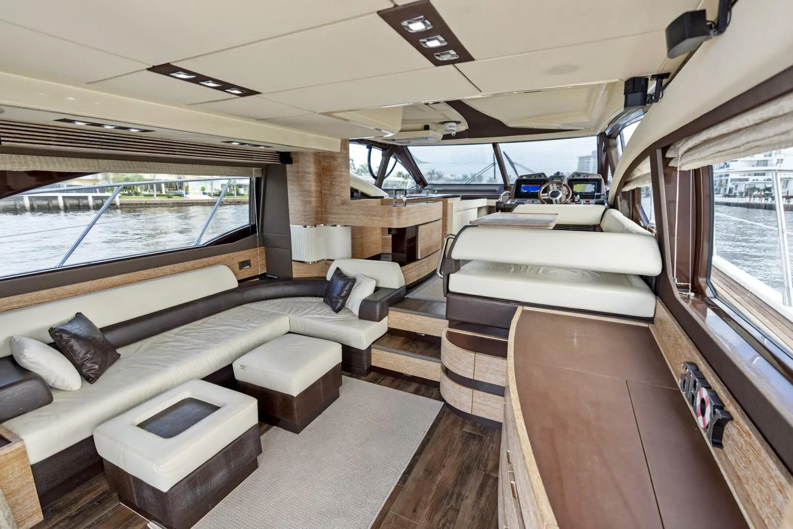 2012 Azimut flybridge